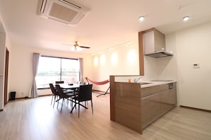 컴포트 하우스 | 전용 주방 | 대용량 냉장고, 전자레인지, 쿡탑