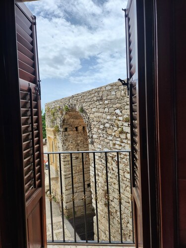 Nel Magnifico Borgo Medievale di Erice Sorge Porta Trapani Guest House