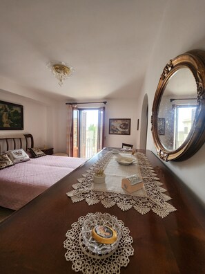 3 slaapkamers, een strijkplank/strijkijzer, wifi, beddengoed