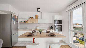 Frigorifero, microonde, forno, piano cottura