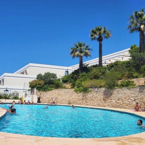 Pool - Beautiful sea view Residence on the heights of Bandol. (Bandol)