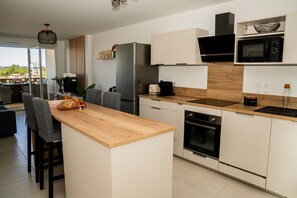 Fridge, microwave, oven, dishwasher