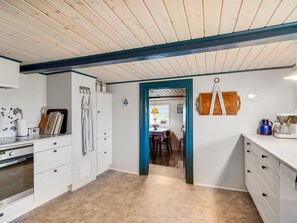 Kühlschrank, Geschirrspüler, Kochgeschirr/Geschirr/Besteck