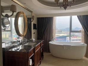 Bed sheets - Star Lake Hotel (Zhaoqing)