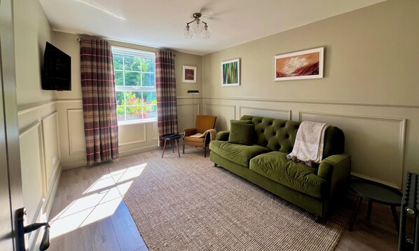 Smart TV - Luxury apartment in the heart of the village. (Rostrevor)