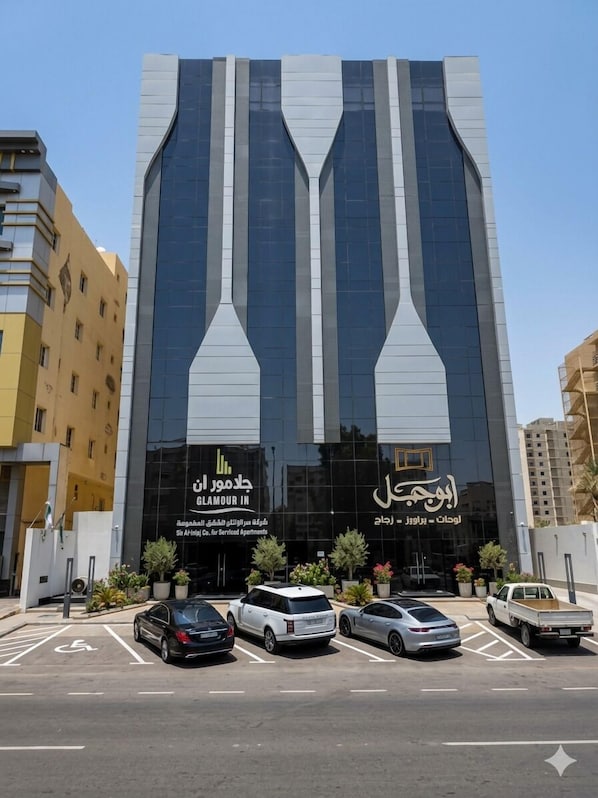 المنشأة من الخارج