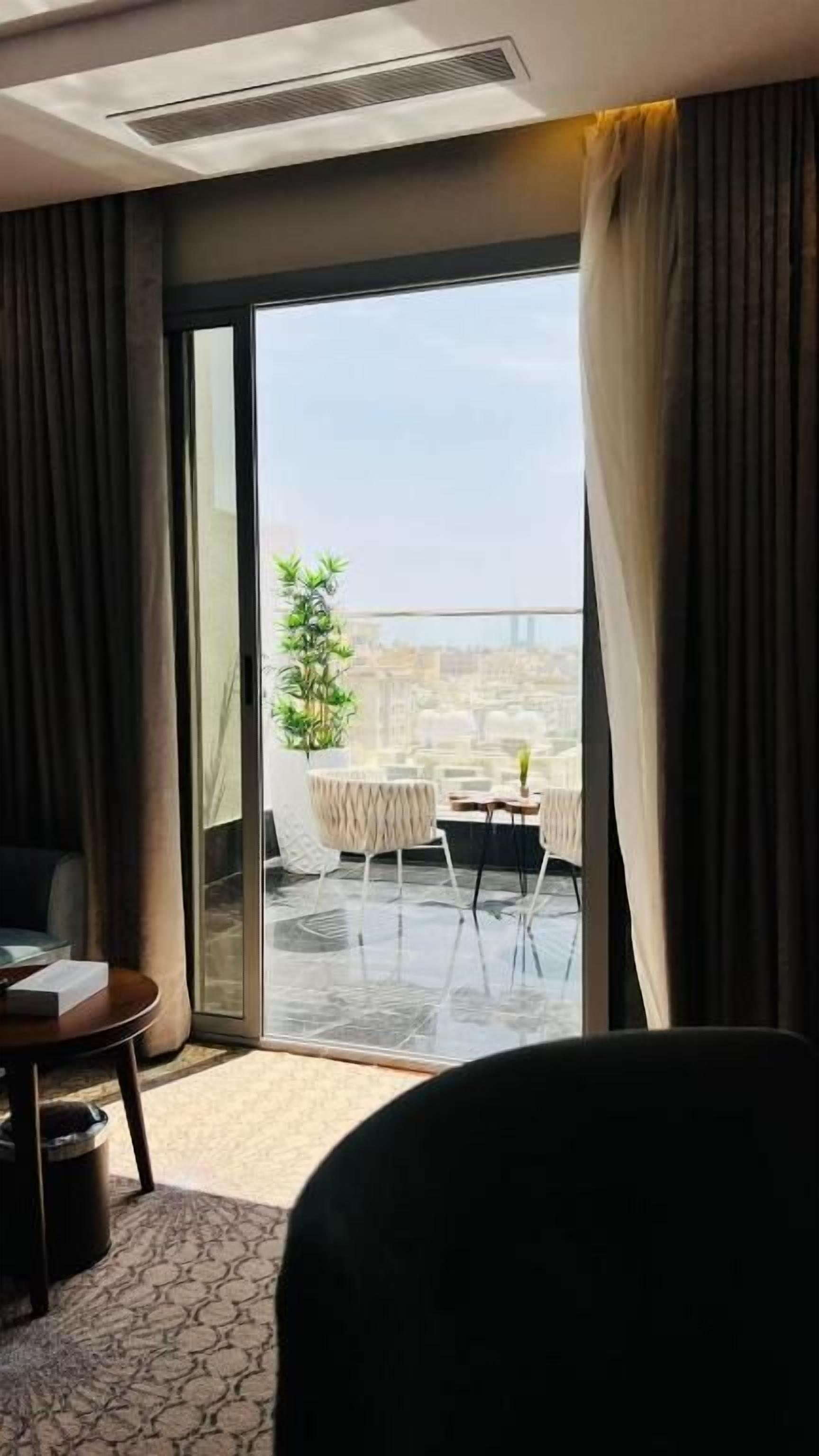 تجهيزات عازلة للصوت وواي فاي مجانًا وملاءات أسرّة