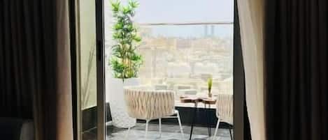 Luxury Suite | Soundproofing, free WiFi, bed sheets