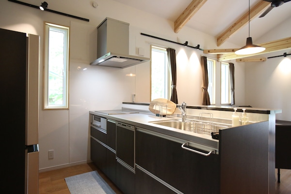 Refrigerador, microondas, horno, placa de cocina