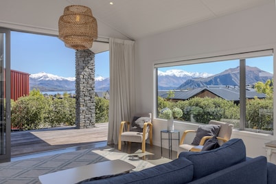 Lake View Heights - Luxury large modern House (244 sq mtr)