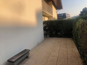 Property grounds - Houlgate apartment sleeps 4 (Houlgate)