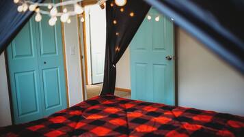 2 Schlafzimmer, Schreibtisch, Bügeleisen/Bügelbrett, kostenloses WLAN