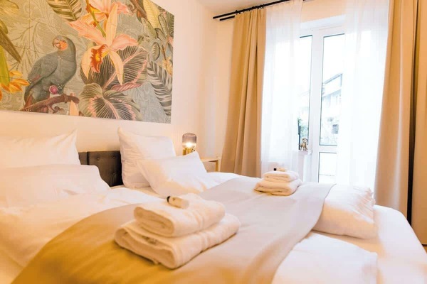 Die Zimmer sind in einem modern ansprechenden Stil eingerichtet. Hier kann man sich entspannt wohlfühlen.