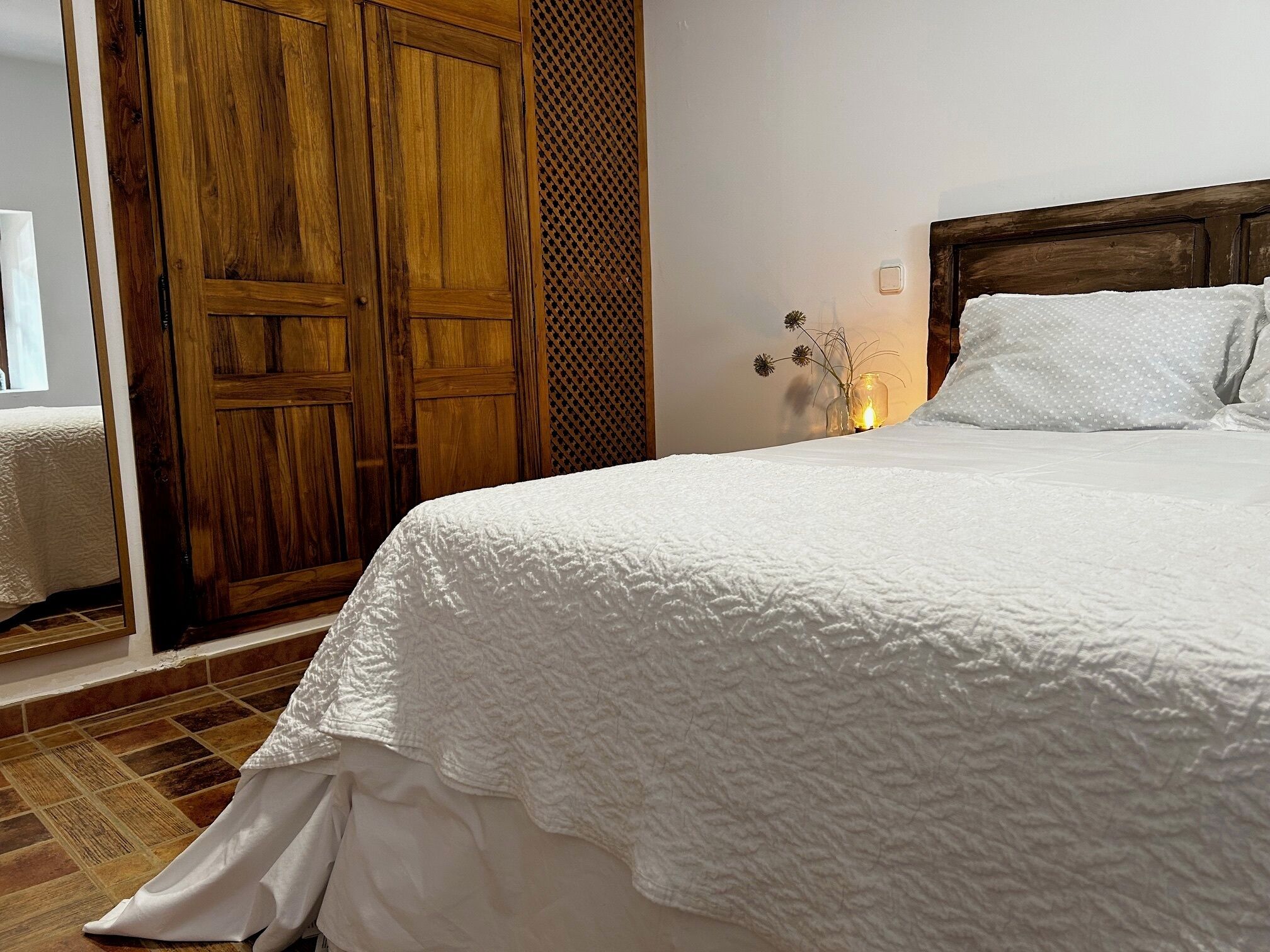 3 slaapkamers, een strijkplank/strijkijzer, wifi, beddengoed