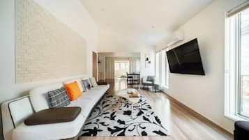 Comfort Villa, Balcony | Living area
