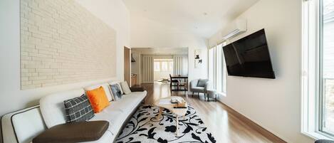 Comfort Villa, Balcony | Living area