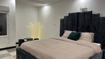 3 bedrooms, iron/ironing board, WiFi, bed sheets