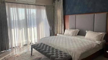 2 habitaciones, tabla de planchar con plancha, wifi y ropa de cama
