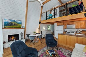 TV, fireplace