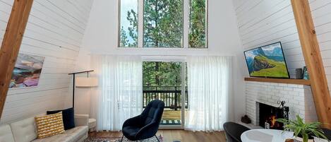 Télévision, cheminée