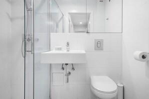 Leilighet, 2 soverom, balkong | Bad | Dusj og håndklær