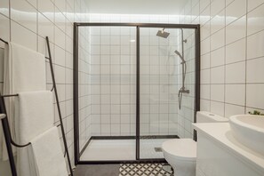 Bruser, hårtørrer, håndklæder, Sæbe