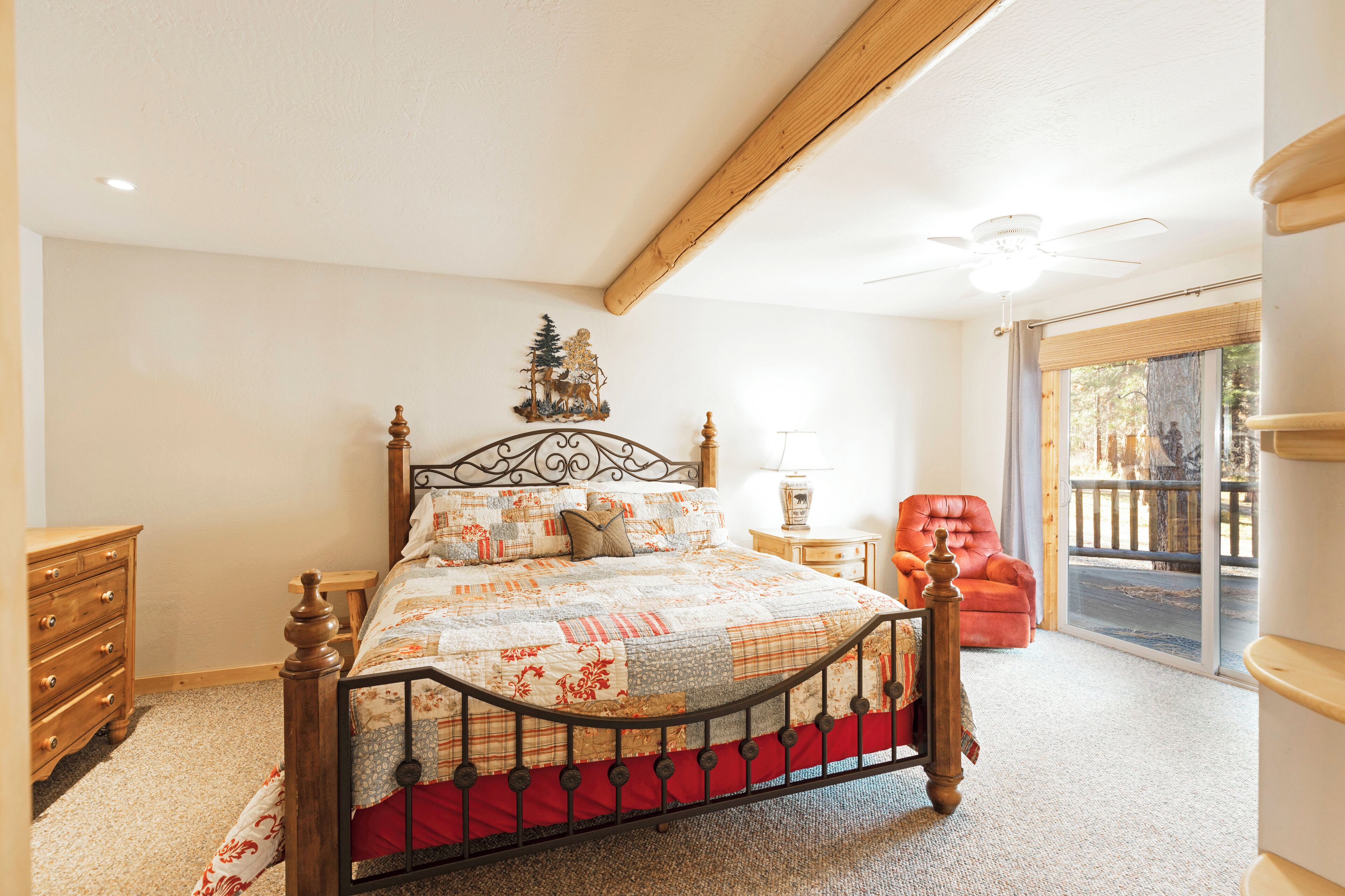 3 室のベッドルーム、デスク、アイロン / アイロン台、旅行用ベビーベッド