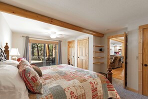 3 bedrooms, desk, iron/ironing board, travel cot