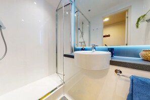 Appartement, 3 chambres | Salle de bain