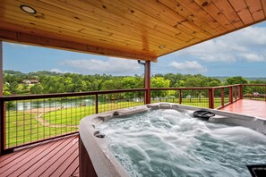 Terrace/patio - Heated Pool & Private Fishing Pond, Weddings! (Sevierville)