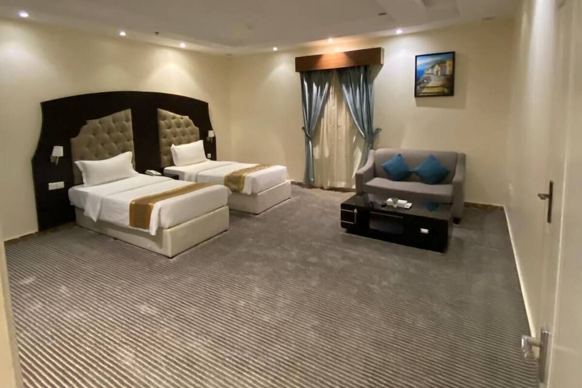 Phòng Suite Executive, quang cảnh thành phố | Nệm có lớp đệm bông, bàn, khu vực làm việc phù hợp cho laptop