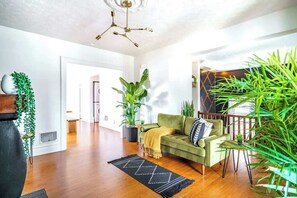 Interior - Short North/Downtown | Steps to High St | Walk to Convention Ctr | Free Parking (Columbus)