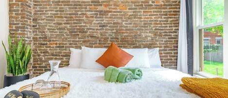 4 bedrooms, in-room safe, desk, iron/ironing board