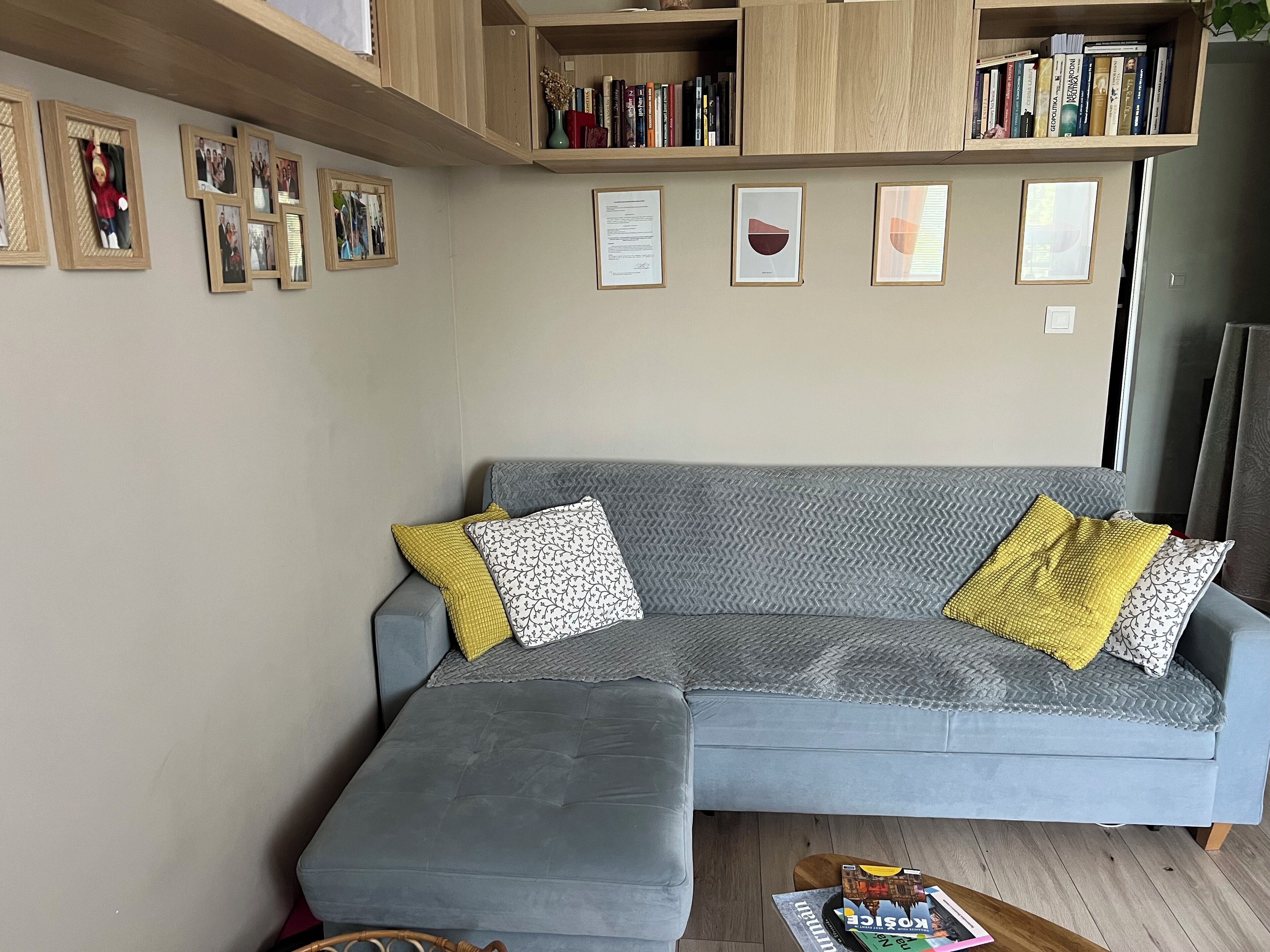 Televisión de pantalla plana, consola de videojuegos