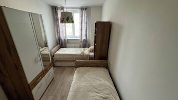 2 makuuhuonetta, työpöytä, silitysrauta/-lauta, Wi-Fi