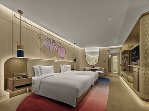 Minibar, in-room safe, desk, laptop workspace - Xianghu Liberty Manor (Hangzhou)