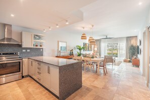 Fridge, microwave, dishwasher, coffee/tea maker - Apartment w/pool/ocean view at Punta Palmera BA5 (Punta Cana)