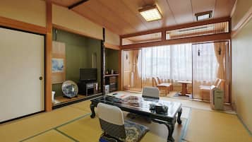 传统客房, 无烟房, 私人浴室 (Japanese Style, 12 Tatami-mats) | 1 多间卧室、办公桌、免费 WiFi、床单