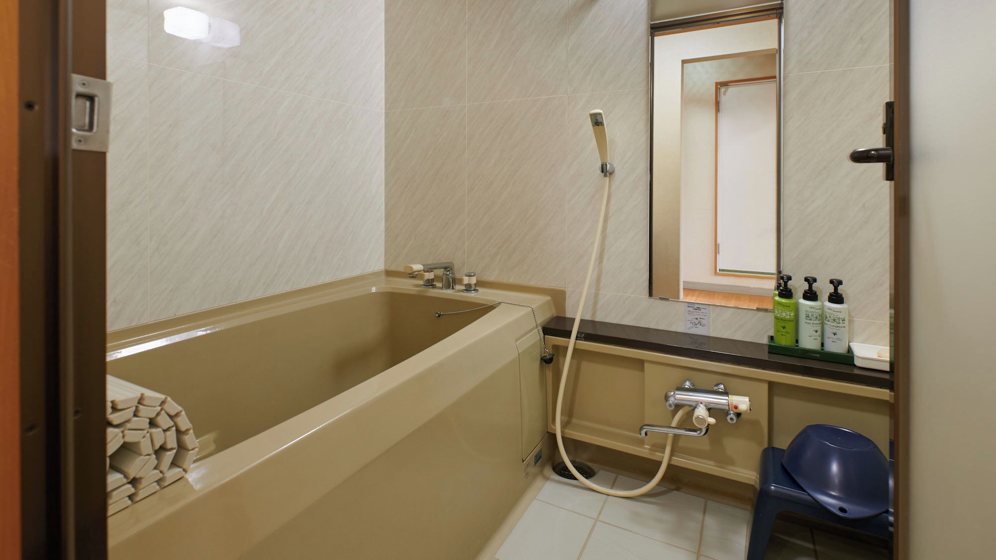 Bilik Mandi | Pengering rambut, selipar, bidet elektronik, tuala disediakan 