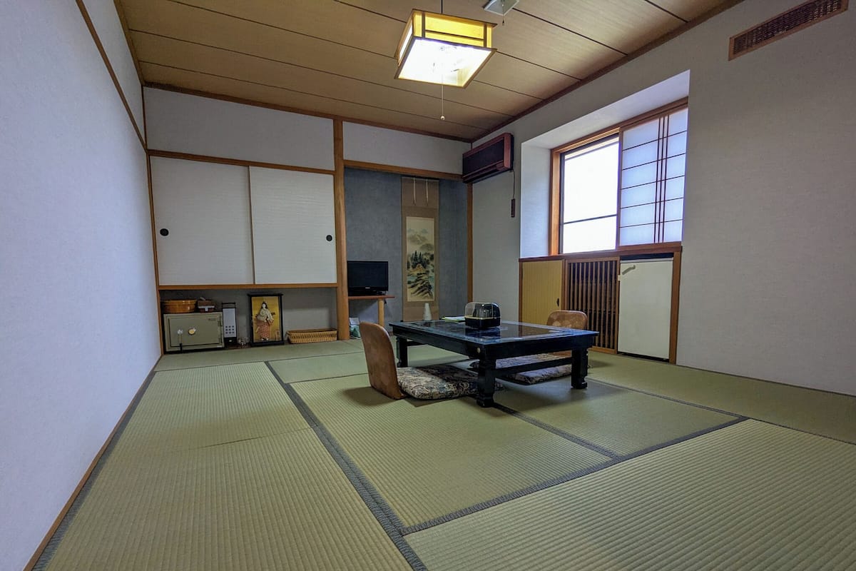 Traditional Triple Room, 3 Bedrooms, Non Smoking | 1 bedroom, desk, free WiFi, bed sheets
