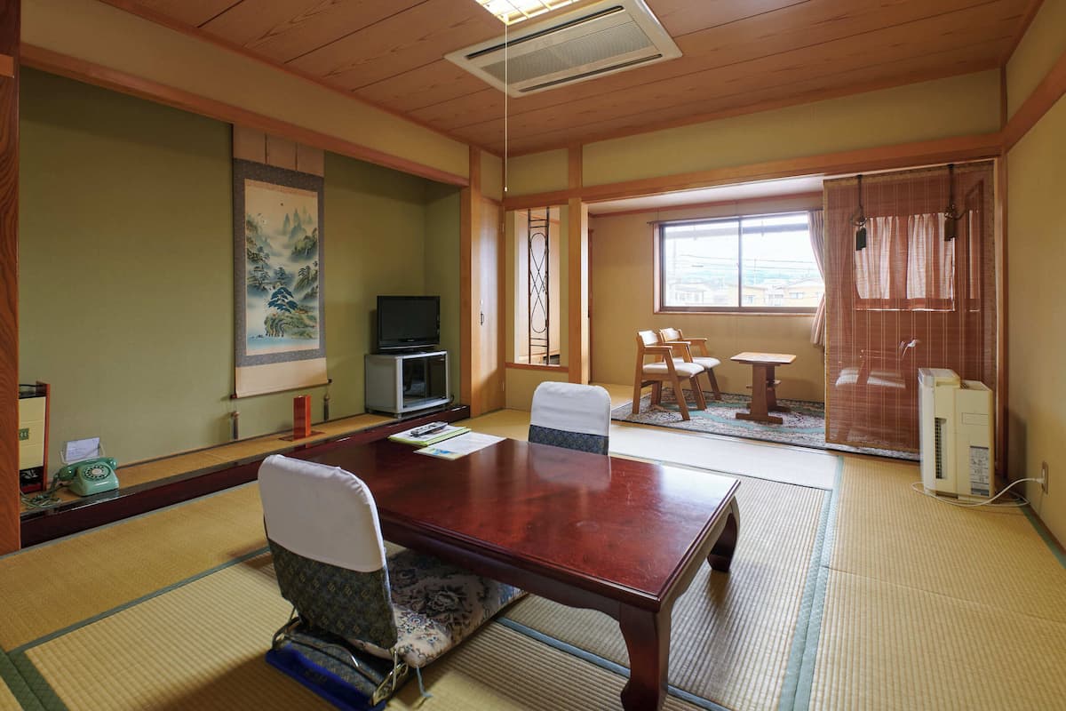ห้องทราดิชันนัลสำหรับสี่ท่าน, ปลอดบุหรี่, ห้องน้ำส่วนตัว (Japanese Style, 10 Tatami-mats) | โต๊ะทำงาน, Wi-Fi ฟรี, ผ้าปูที่นอน