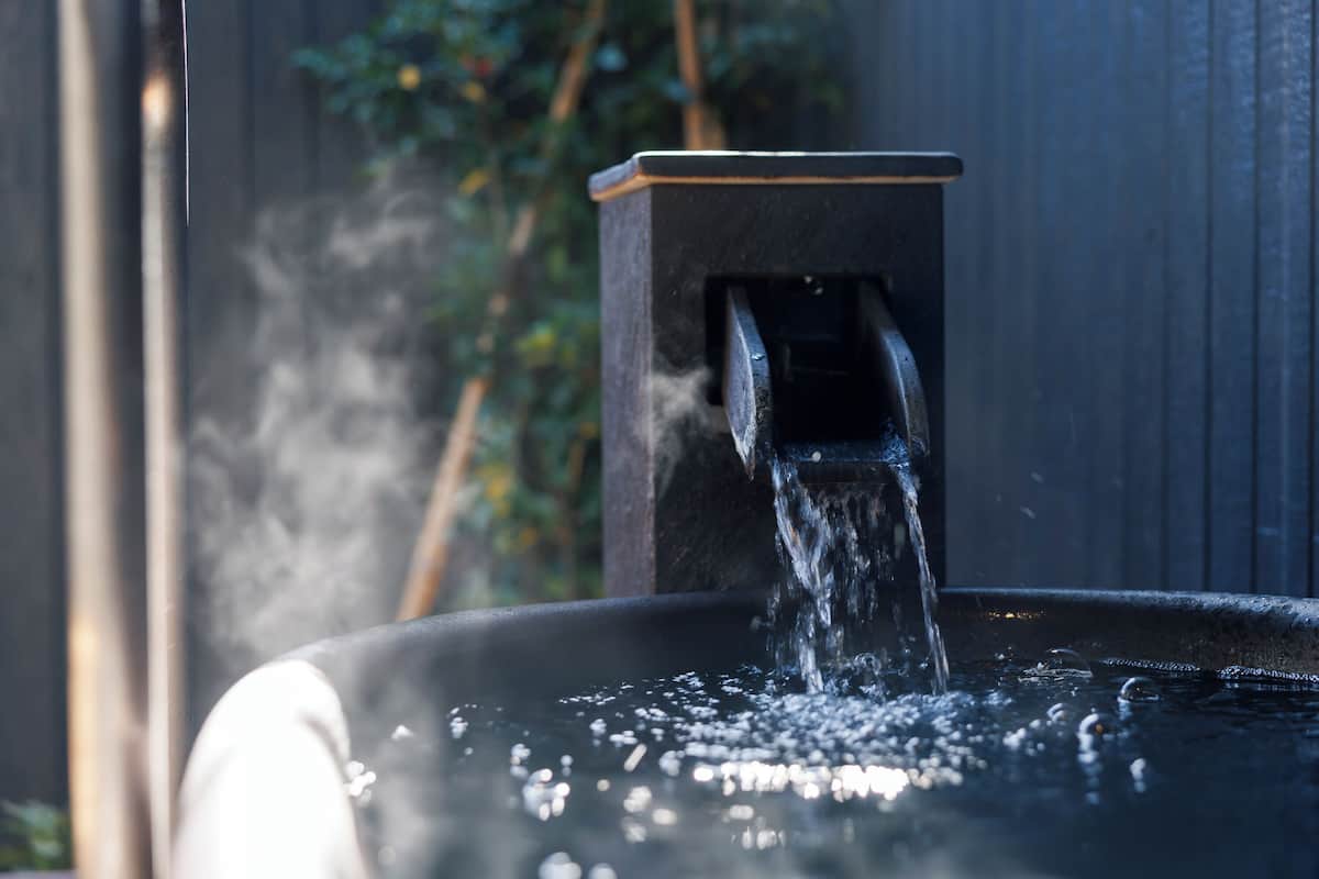 Premier Quadruple Room | Meja, Wi-fi percuma, cadar katil