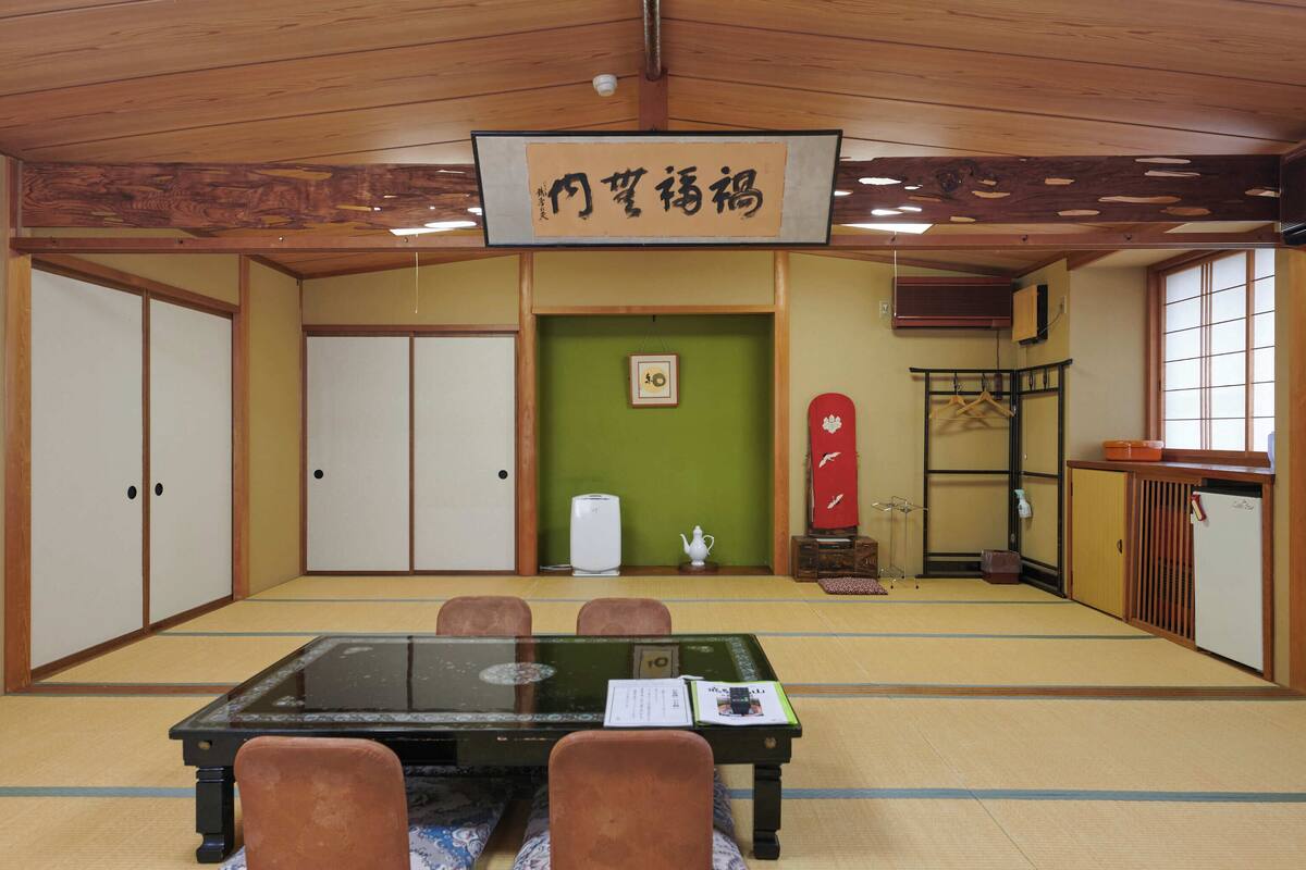 ห้องทราดิชันนัล, ปลอดบุหรี่, ห้องน้ำส่วนตัว (Japanese, 21 Tatami) | โต๊ะทำงาน, Wi-Fi ฟรี, ผ้าปูที่นอน