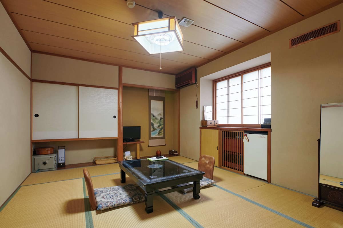 ห้องทราดิชันนัลสำหรับสี่ท่าน, ปลอดบุหรี่ (Japanese,7.5~10 Tatami,Private toilet) | โต๊ะทำงาน, Wi-Fi ฟรี, ผ้าปูที่นอน