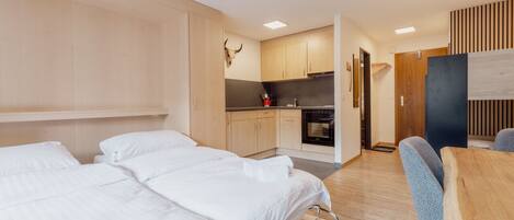 Iron/ironing board, free WiFi, bed sheets