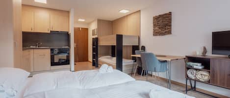 1 bedroom, iron/ironing board, WiFi (free), bed sheets