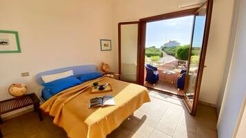 3 bedrooms, iron/ironing board, travel crib, free WiFi