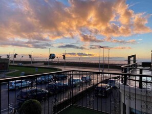 Property grounds - Coral Suite Pleasure Beach 2Bed Balcony Apartment (Blackpool)