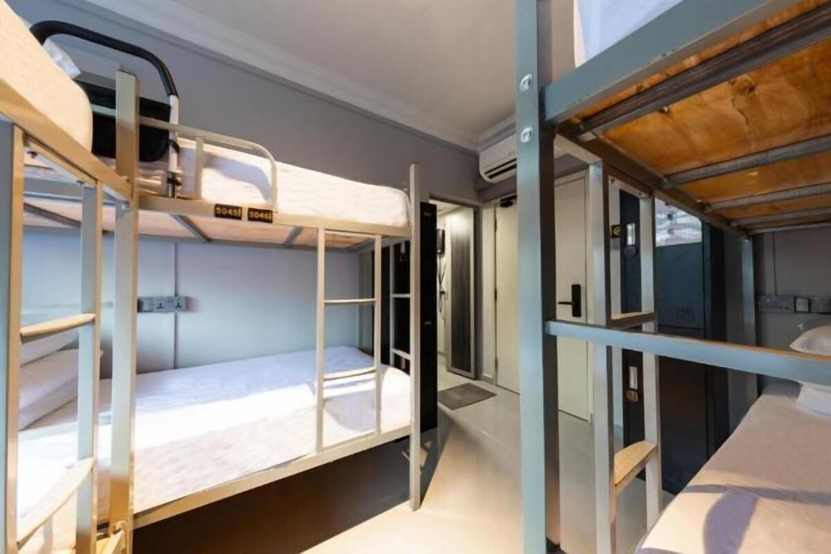 Cortinas blackout, tabla de planchar con plancha y wifi gratis 