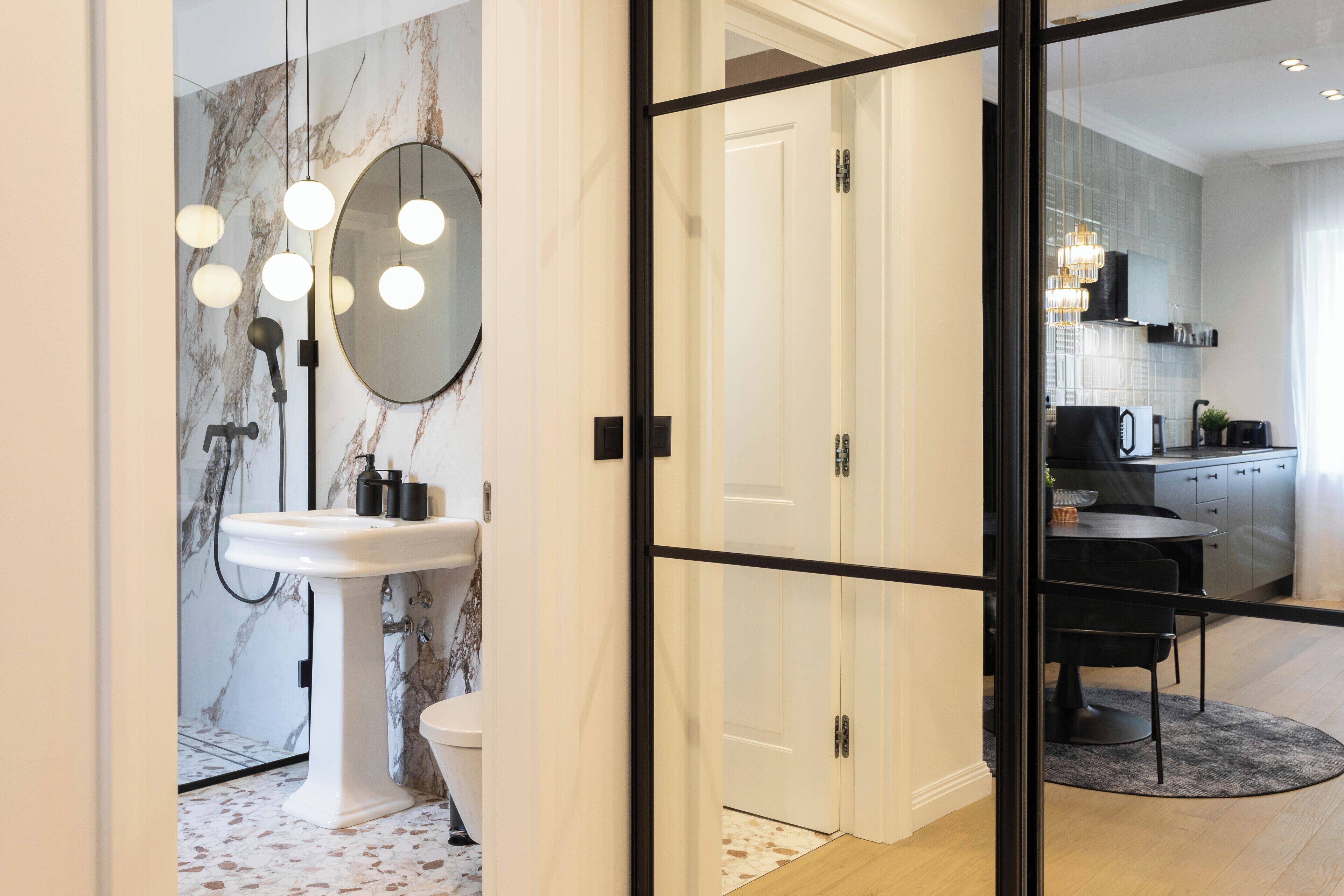 Suite studio exécutive | Salle de bain | Douche, serviettes fournies